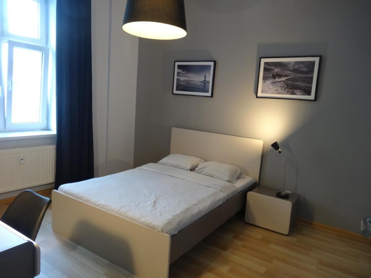 One More Night Apartment, Poznan Old Town ภายนอก รูปภาพ